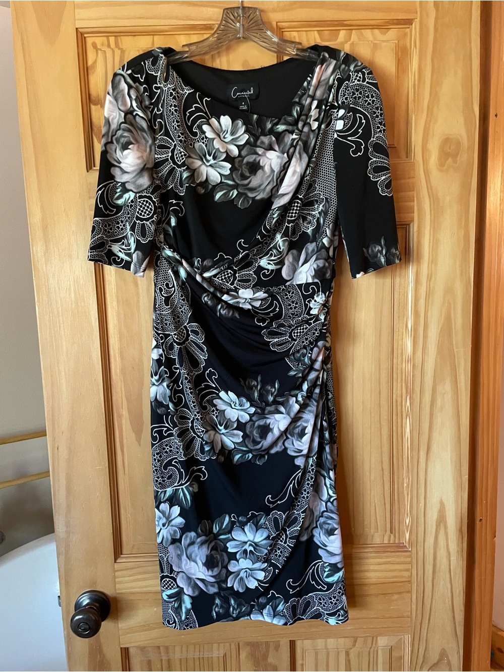 connected apparel Black Floral Ruched Midi Dress